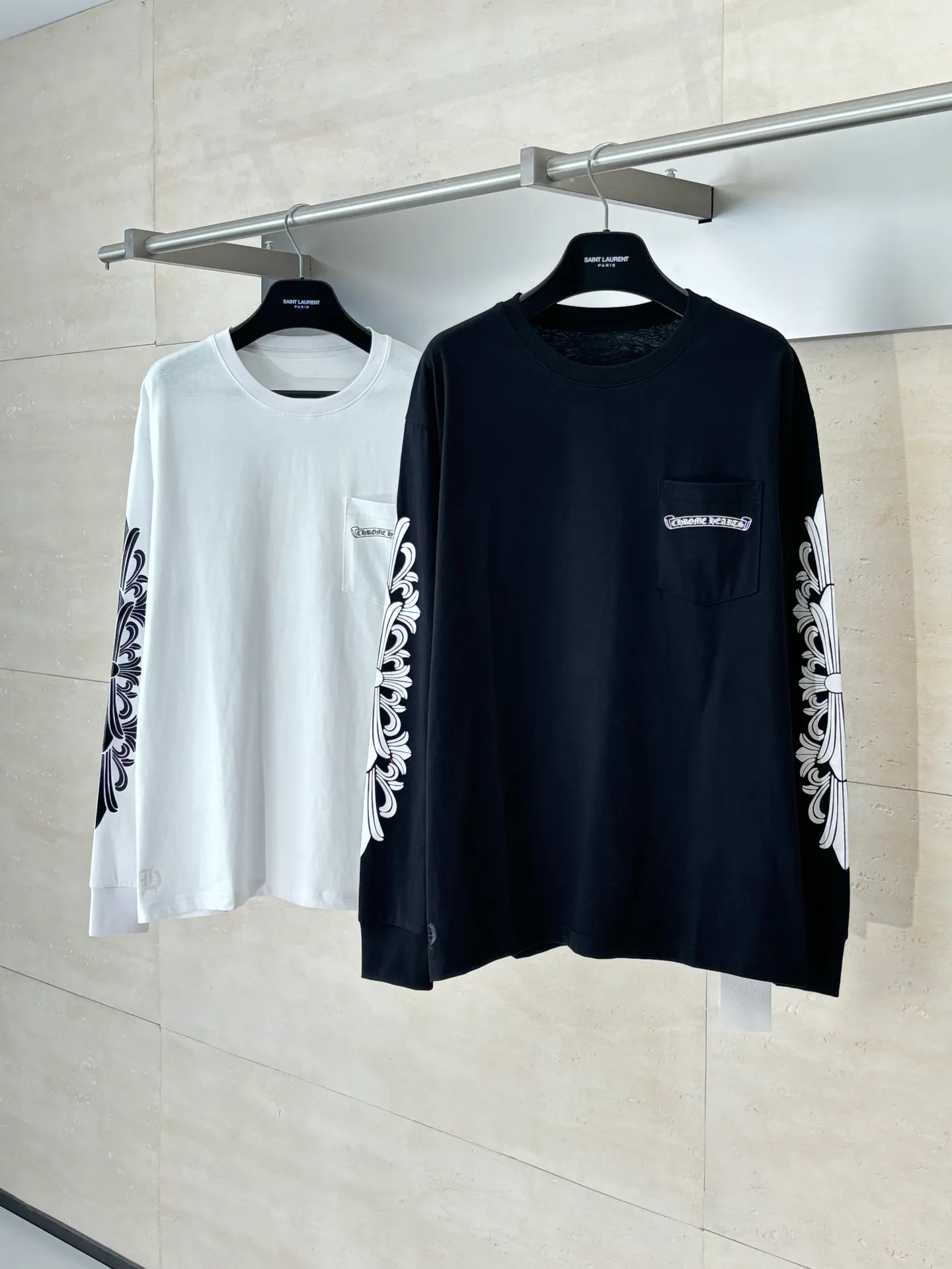 P310 Chrome Heart*/Chrome Heart CH/Aspen Graffiti limited long sleeves. The fabric is made of 26-woven 220g cotton. The printing is ink printing. Customized accessories Size: S/M/L